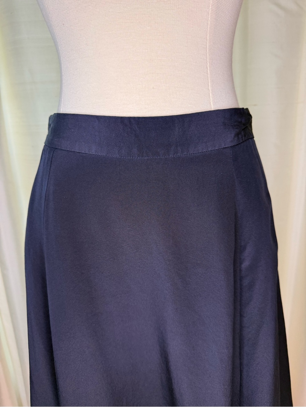 Vintage J. Crew 90s 100% Silk Navy A-Line Midi Skirt Size 2 Minimalist - Picture 3 of 11